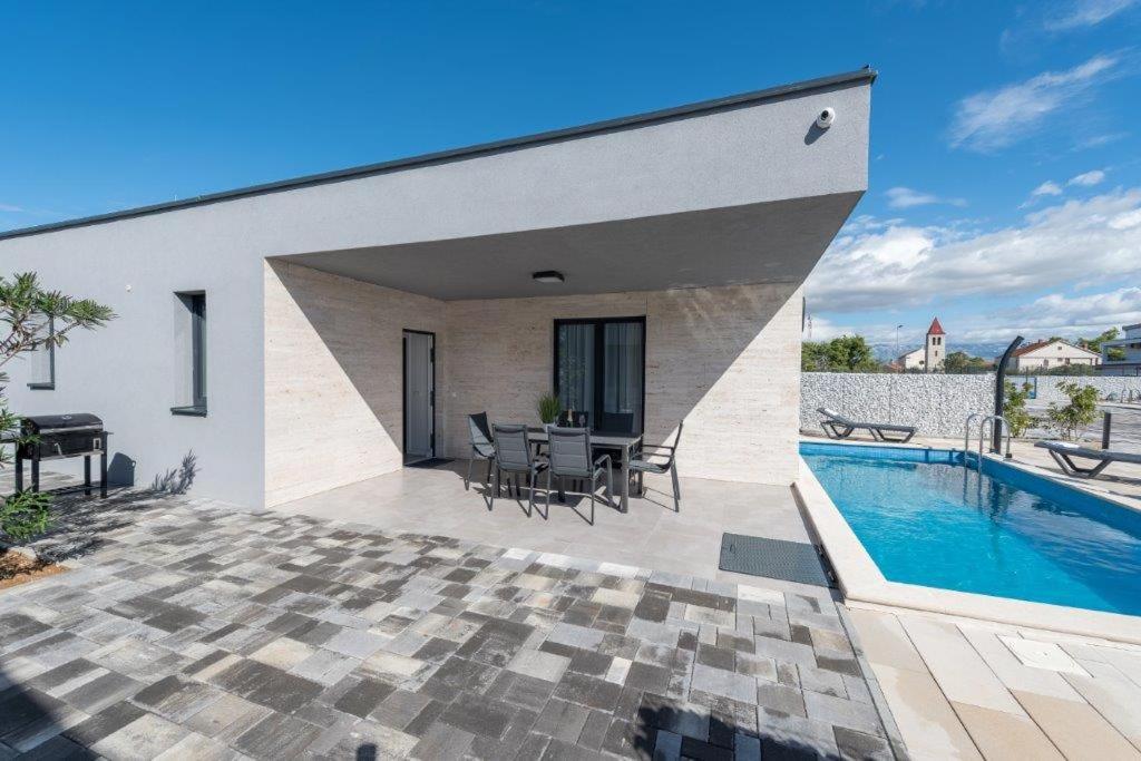 Exclusive And Villa Vir