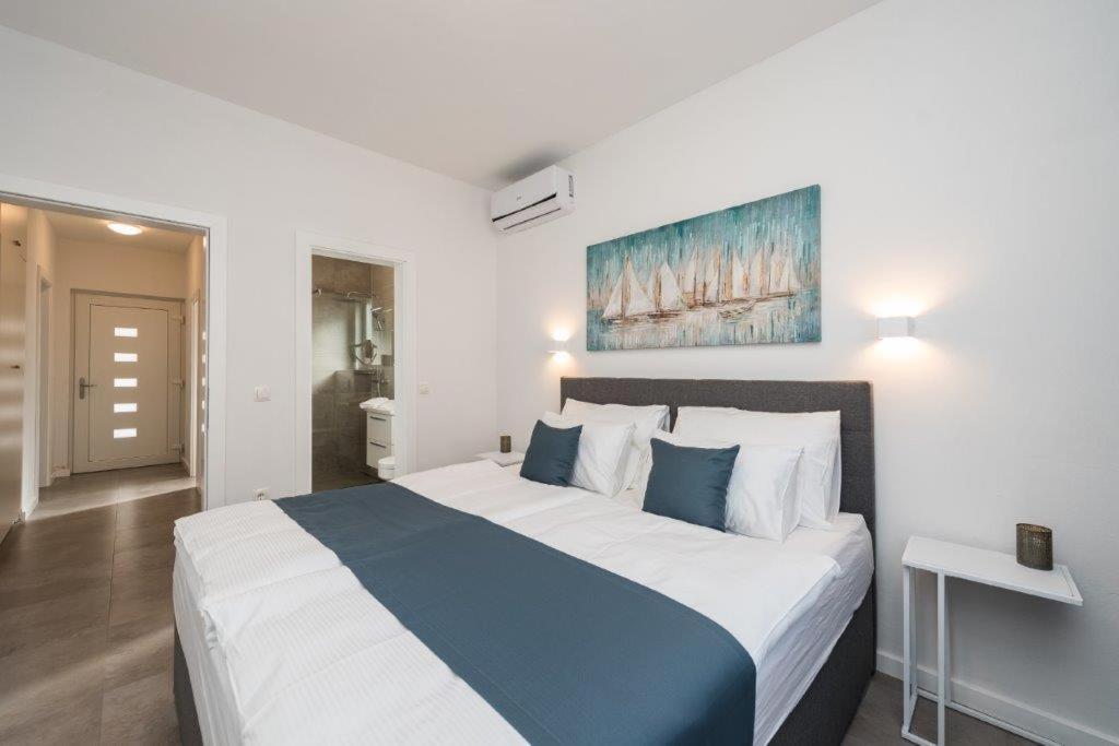 Exclusive And Villa Vir