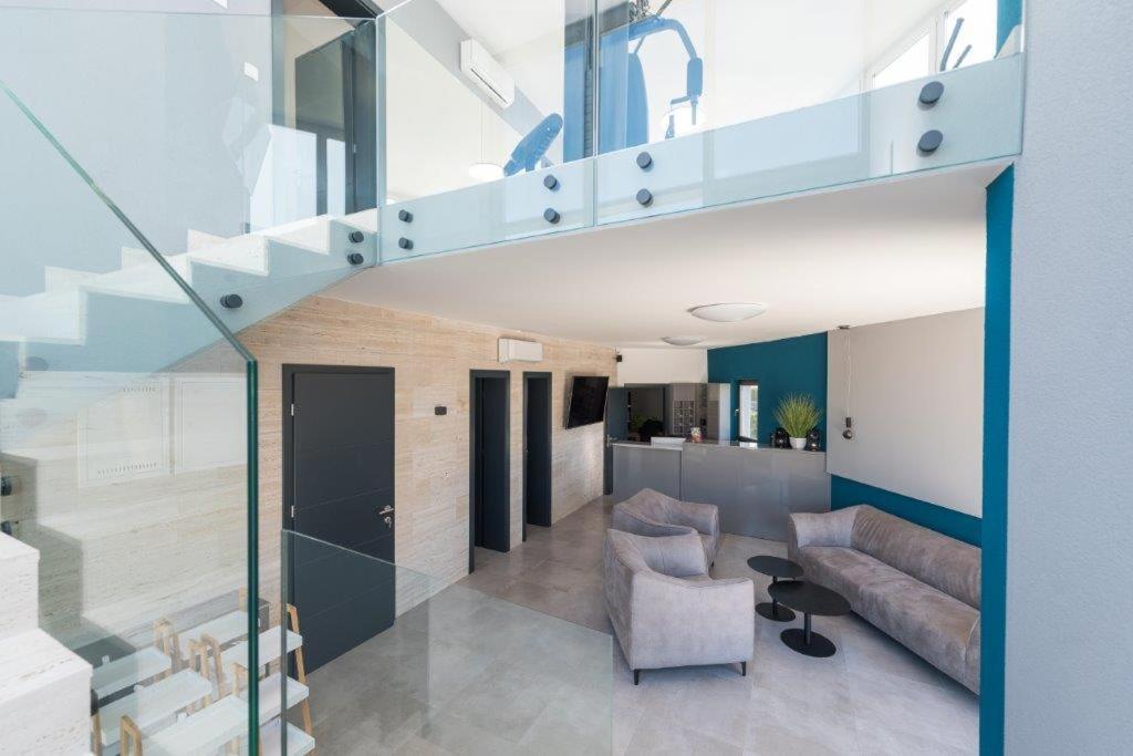 Exclusive And Villa *