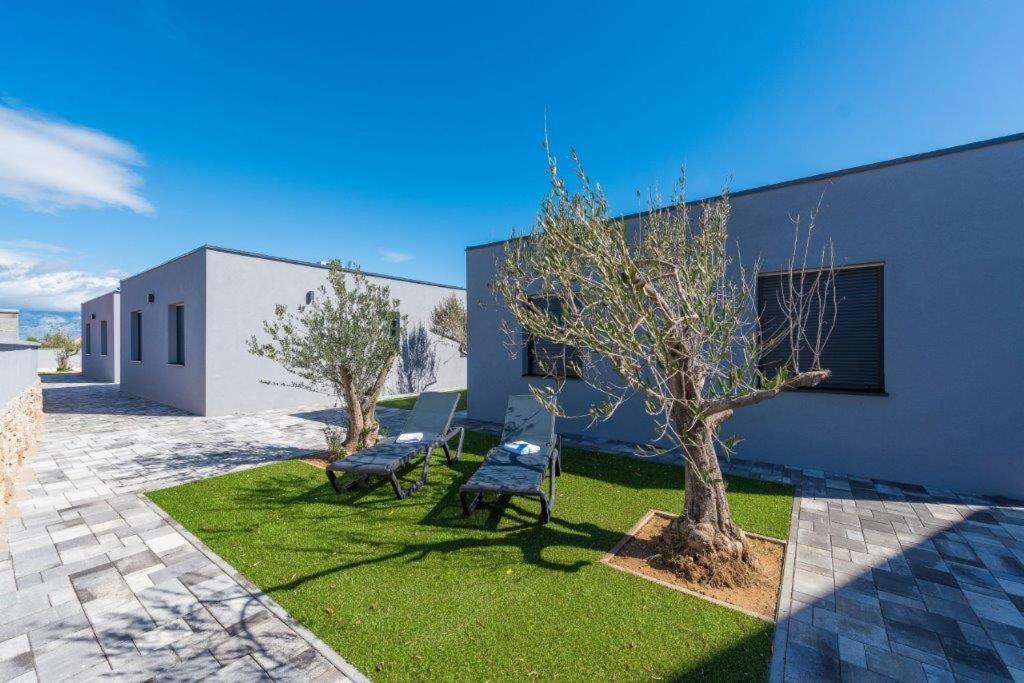 Exclusive And Villa Vir