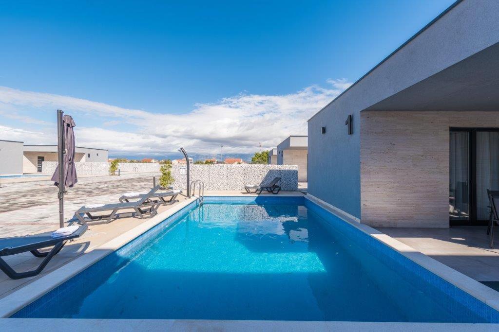 Exclusive And Villa Vir